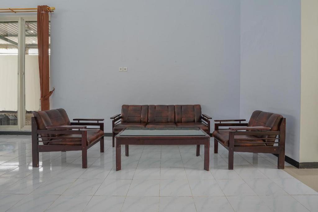 Oyo 477 Raka Residence Syariah Purwoharjo Banyuwangi Banyuwangi  Esterno foto