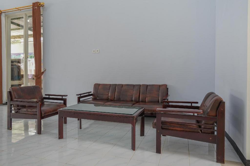 Oyo 477 Raka Residence Syariah Purwoharjo Banyuwangi Banyuwangi  Esterno foto