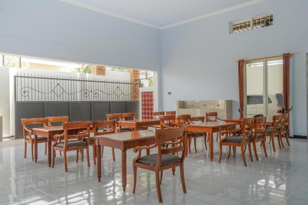 Oyo 477 Raka Residence Syariah Purwoharjo Banyuwangi Banyuwangi  Esterno foto