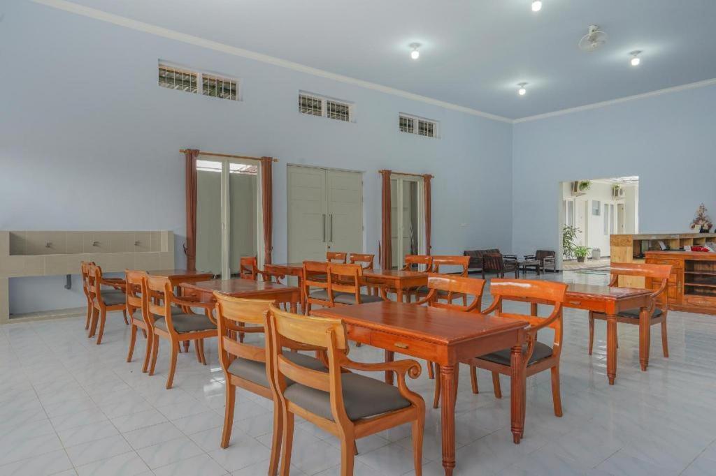 Oyo 477 Raka Residence Syariah Purwoharjo Banyuwangi Banyuwangi  Esterno foto